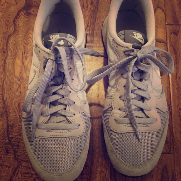 Nike Shoes - EUC JCrew: Nike Internationalist suede sneakers 9